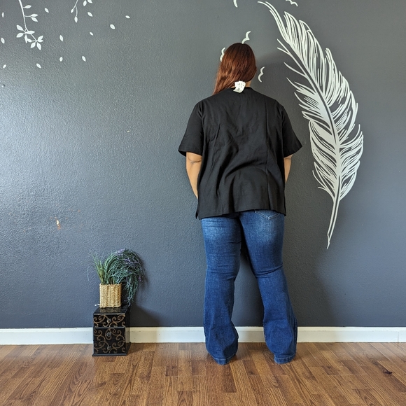 Drapers Black Tee - Picture 5 of 8